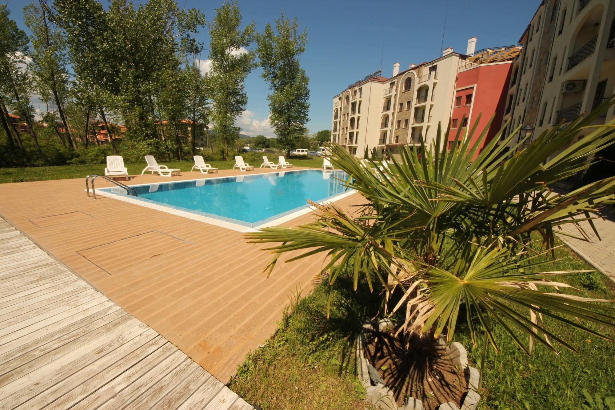 Menada Rocamar Apartments Tsarevo Exterior photo